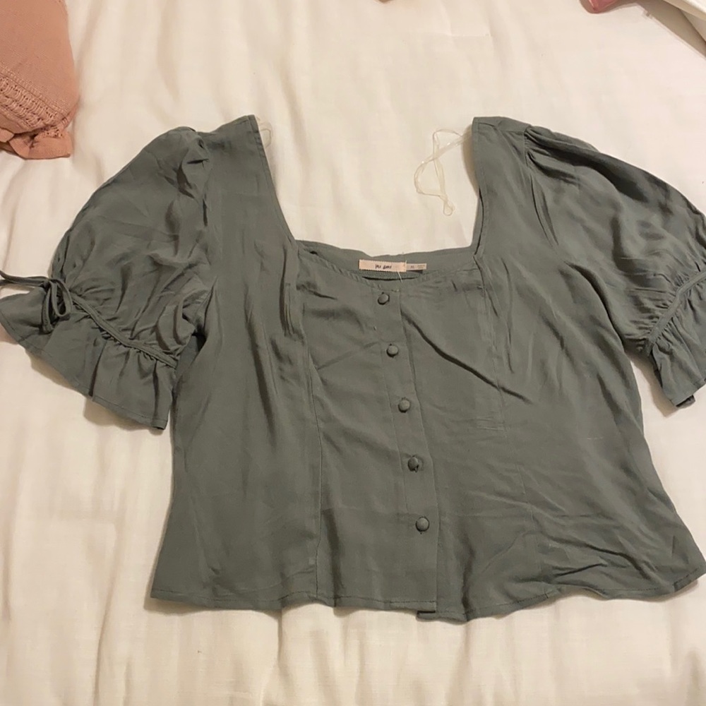Button crop top